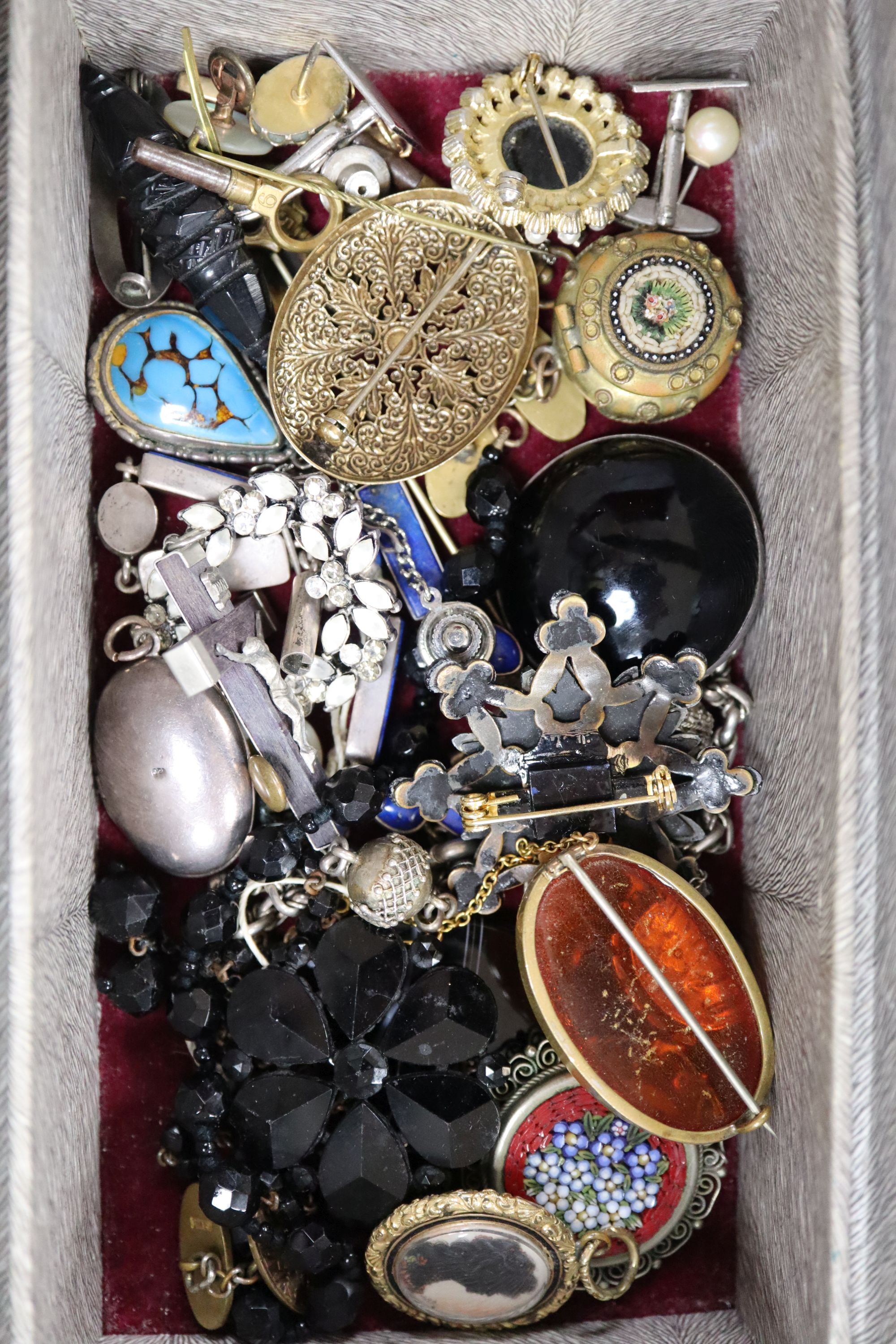 A small quantity of mixed jewellery, including a white metal locket on chain, a white metal and lapis lazuli bracelet, etc.